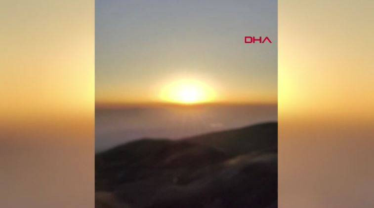 Uludağ’ın zirvesinde görüntülendi: Gün doğumu ve ayın batışı aynı karede - Resim: 5